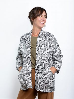Unisex Oversized Lightweight Kimono-Style Jacket Noir Garden (M)